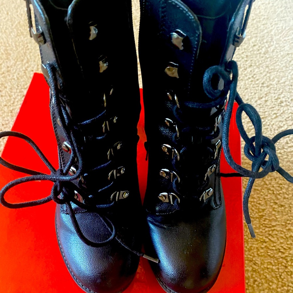 Black GUESS  combat boots, used only twice, very comfortable ♥️